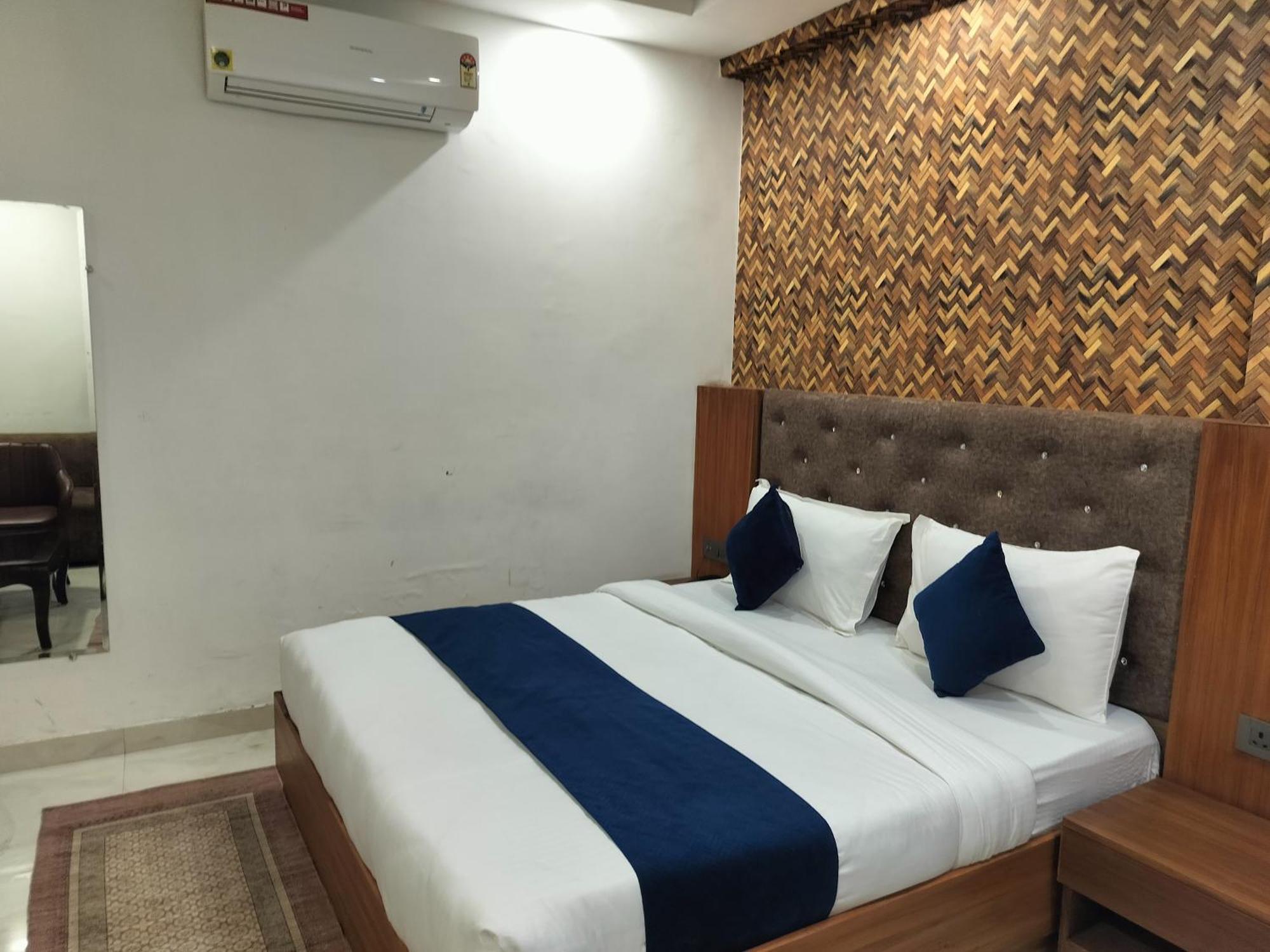Hotel Lotus At Delhi Airport 3*